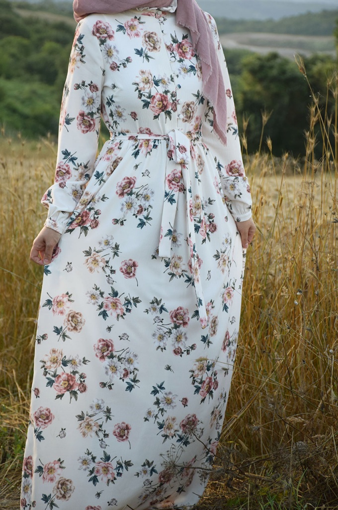 Çiçekli Krem Naif Elbise
