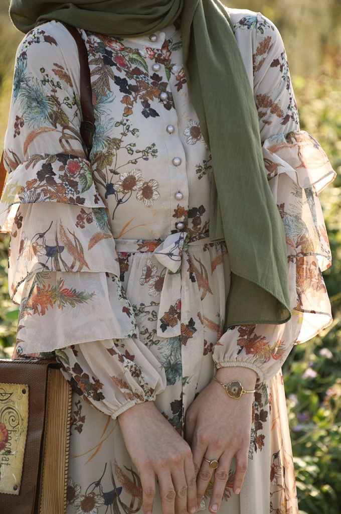 Çiçekli Bej Renk Şifon Elbise