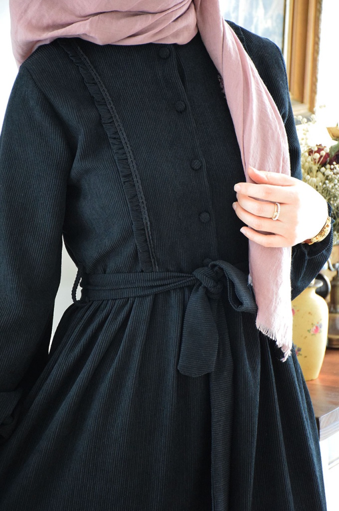 Siyah Renk Zarif Elbise