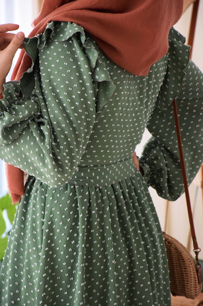 Yeşil Renk Ponponlu Zarif Elbise