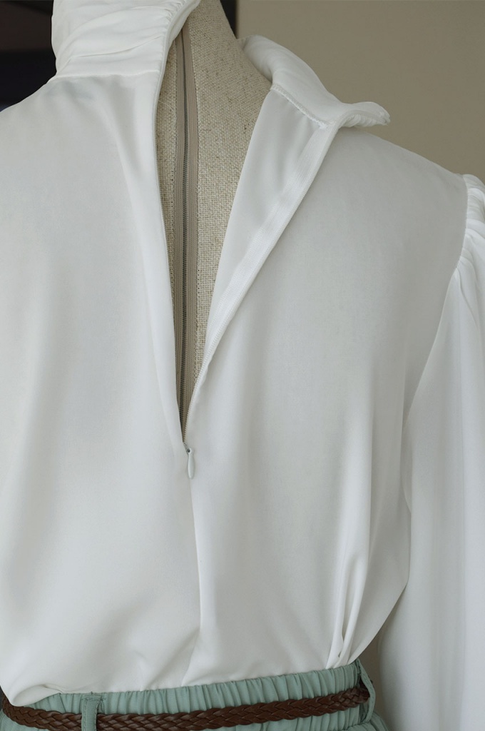 Düğme Detaylı Beyaz Renk Bluz