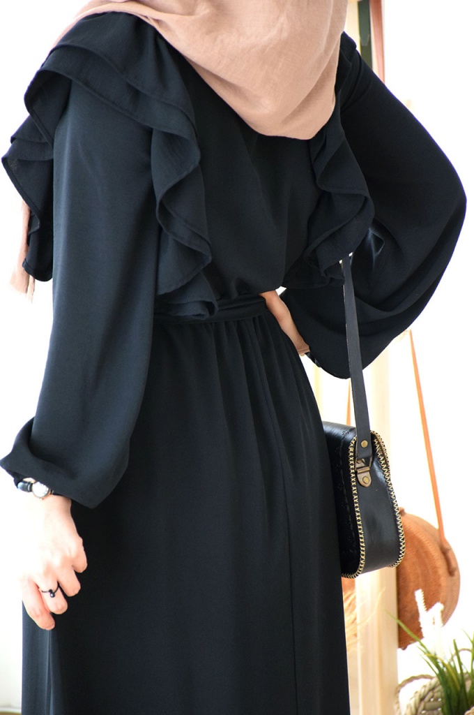 Volanlı Model Siyah Renk Elbise