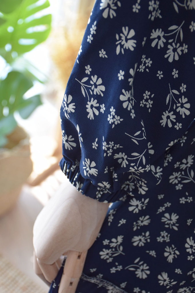 Çiçekli Lacivert Renk Yaz Elbise