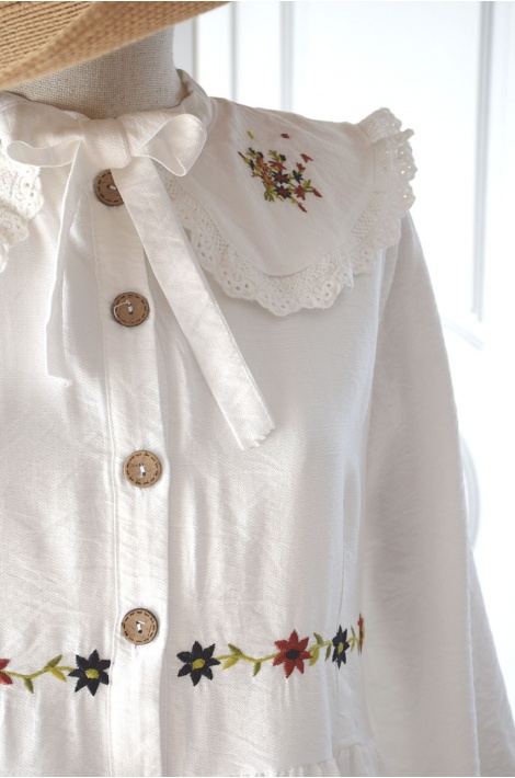 Bebe Yaka Nakışlı Beyaz Renk Elbise