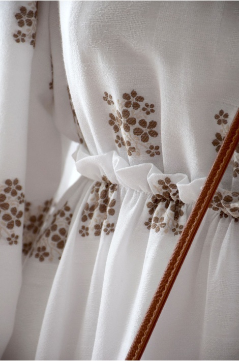 Kahverengi-Bej Çiçekli Beyaz Renk Elbise