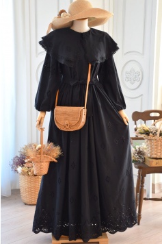 Geniş Yaka Detaylı Brodeli Elbise Siyah Renk