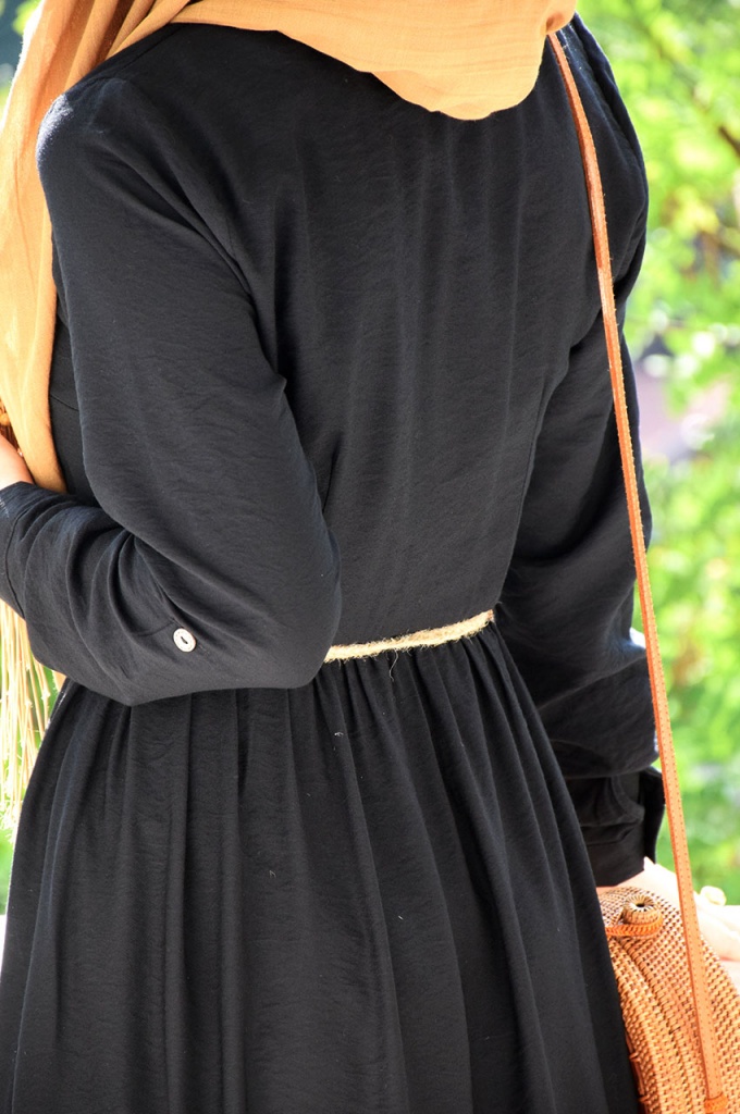 Siyah Renk Düğmeli Elbise